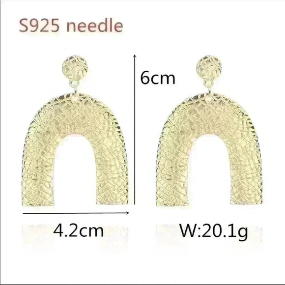 Gold Textured U Shaped Earrings NWT - Picture 2 of 4